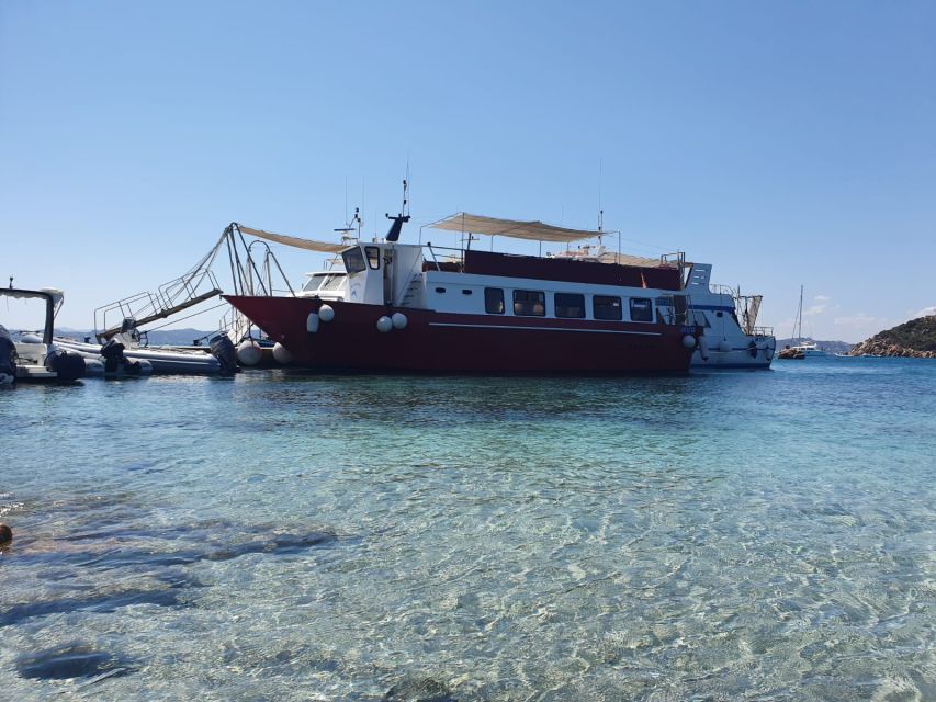 From Palau: La Maddalena Archipelago Boat Tour with Pasta - The food and crew shape the mood