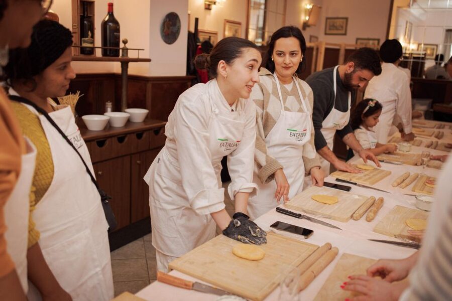 Gelato and Pasta Cooking Class in Rome - Piazza Navona - A welcome drink and a simple start