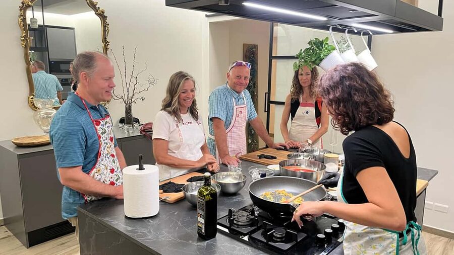 Gnocchi & Meatballs | Cooking class & dinner at my place - From kitchen table to shared dinner
