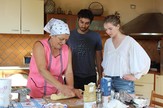 Handmade pasta workshop by Cilento Experience - Filling ricotta ravioli with local ingredients
