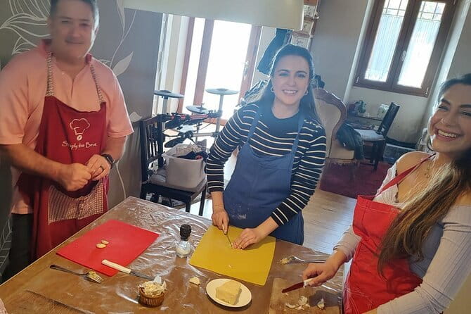 Intimate and authentic Pasta Lesson & Chianti wine. Free parking - Making potato tortelli from a grandmother’s recipe