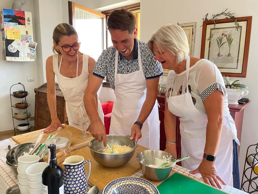 Iseo: Italian cooking class for homemade pasta and traditional desserts - Cooking pasta in Elena’s home near Lake Iseo