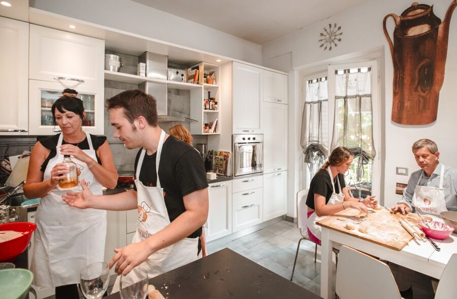 La Spezia: Pasta and Tiramisu Class at a Local's Home - Expect conversation, not just instruction