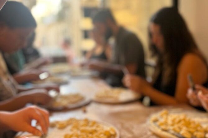 Lecce: Cooking Class Orecchiette & Vino - Eating orecchiette al sugo con cacioricotta