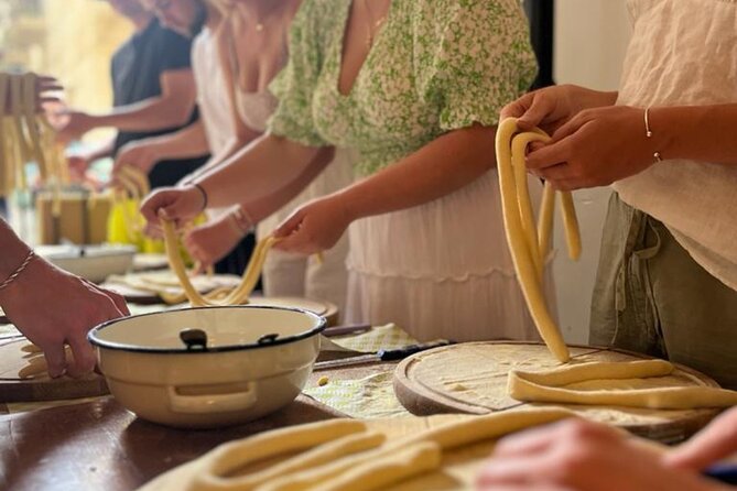 Lecce: Cooking Class Orecchiette & Vino - Making dough with just three ingredients