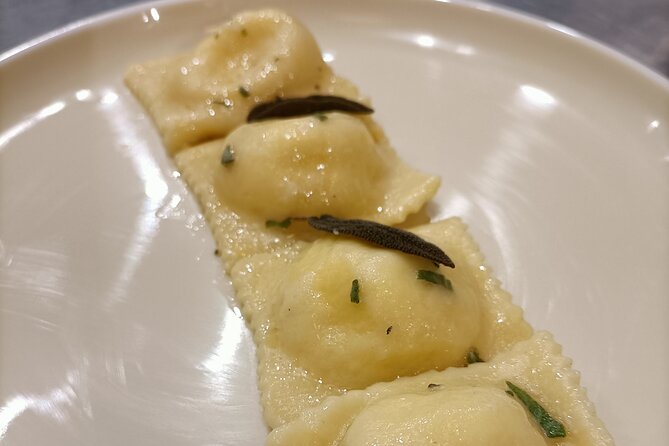 Lezione di Cucina : Pasta Fresca - A shared lunch is part of the lesson