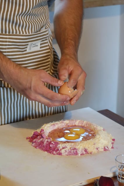Lucca: Private Home-made Pasta Cooking Class - Meeting the hosts over wine and local food