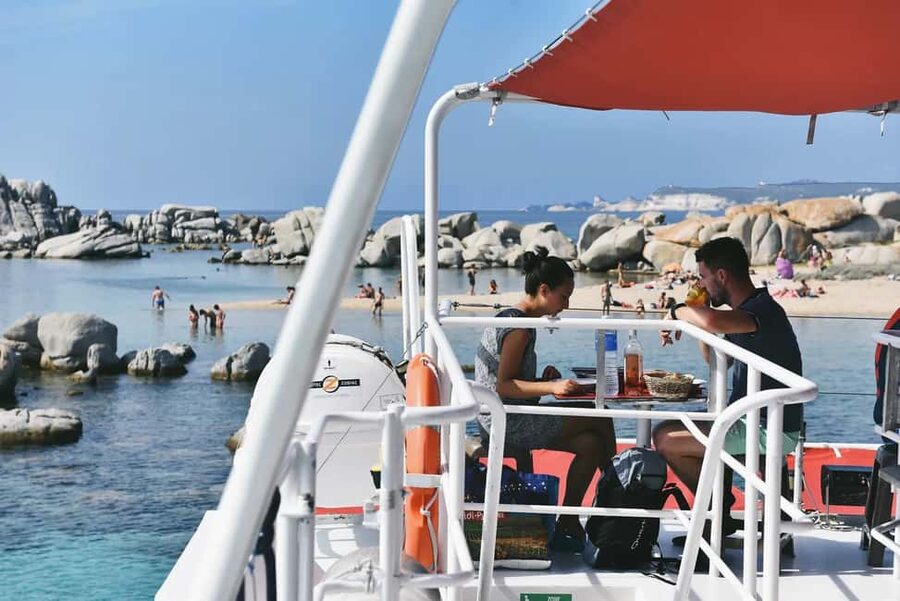 Lunch of lobster pasta in a cove in the Lavezzi Islands - Key points to know before booking
