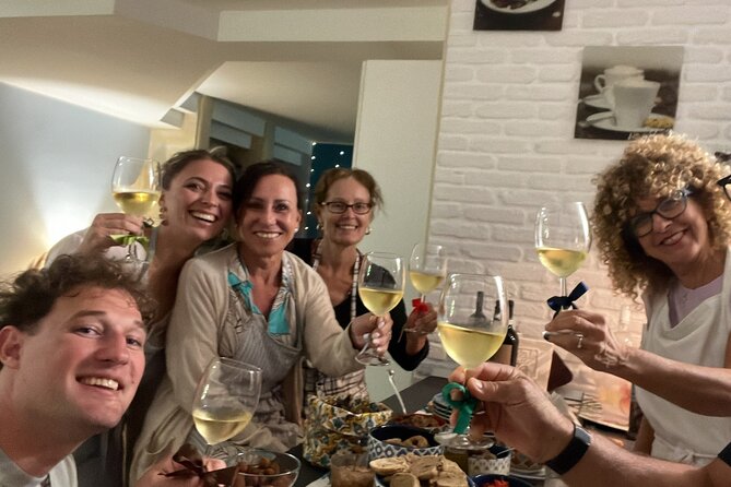 Make pasta, drink wine. Cooking class with transported included! - A Lecce welcome with a local drink