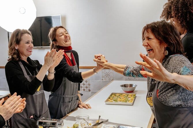 MaMa Florence- Hands-On Gluten Free Italian Cooking Class - Arriving at MaMa Florence in the Oltrarno area