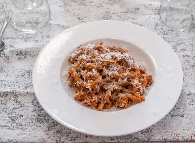 Milan: Hands-On Pasta & Dessert Cooking Class & Wine Pairing - From bruschetta to handmade pasta