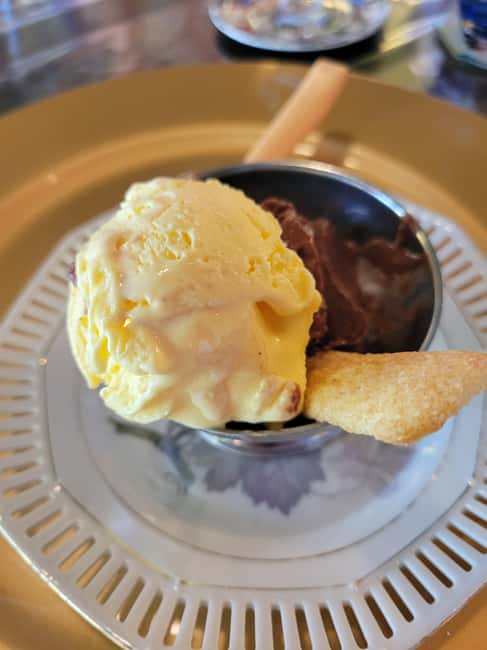 Milan: Pasta, Ravioli, and Gelato Class in a Glamorous Home - Shaping ravioli with a family filling