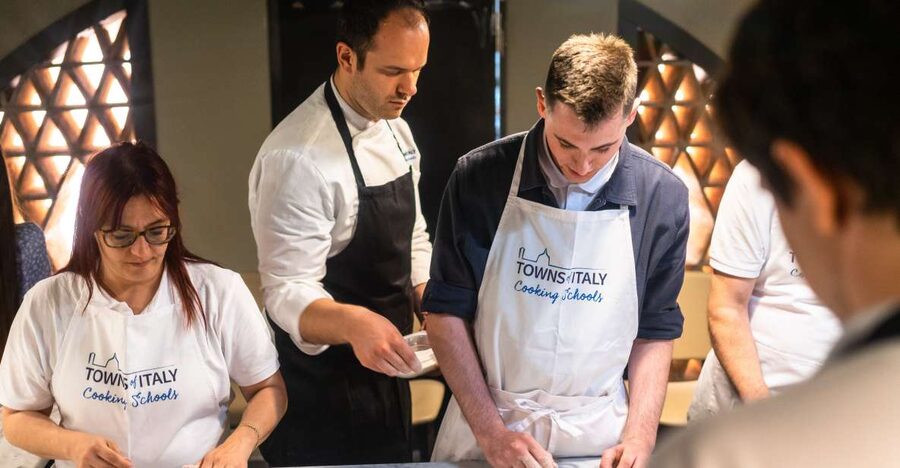 Milan: Pizza or Pasta and Gelato-Making Class with Wine - Who should book this Milan cooking class?