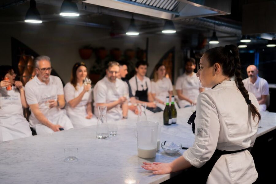 Milan: Pizza or Pasta and Gelato-Making Class with Wine - Why families and solo visitors fit this class well