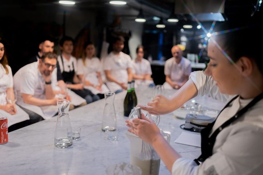 Milan: Pizza or Pasta and Gelato-Making Class with Wine - Price, group size, and what you take home