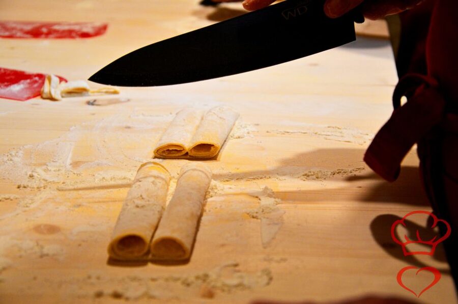 Montepulciano: Tuscan Cooking Class Traditional Pasta Menu - Meeting the group and choosing ingredients
