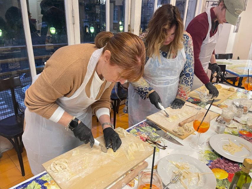 Naples: Pasta Cooking Class with Tiramisù and a Drink - Why the sauce course matters