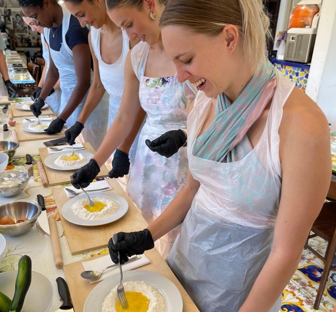 Naples: Pasta Cooking Class with Tiramisù and a Drink - Should you book this pasta class?