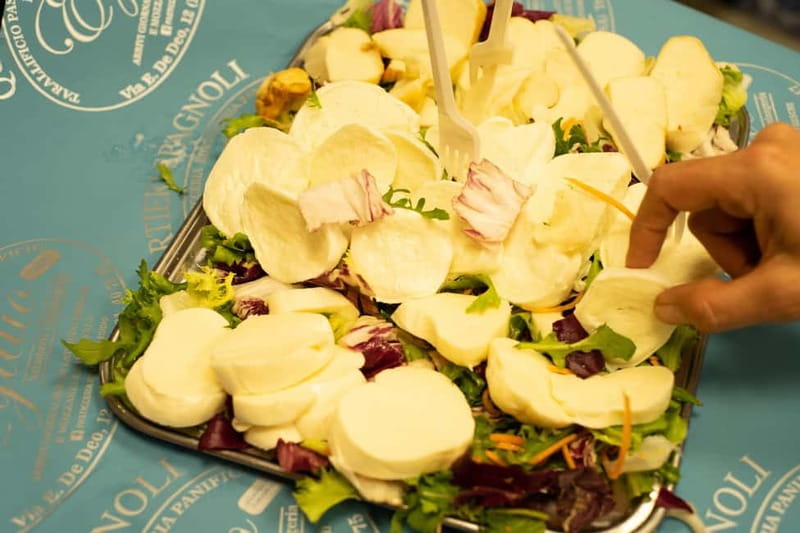 Naples: Pasta, Wine & Authentic Food Tour - Three wines in Chiaia