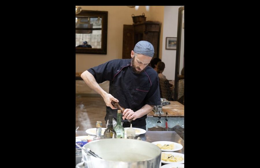 Neighborhood shopping & Homemade Pasta ! - My call: book it if you want to cook, not just eat