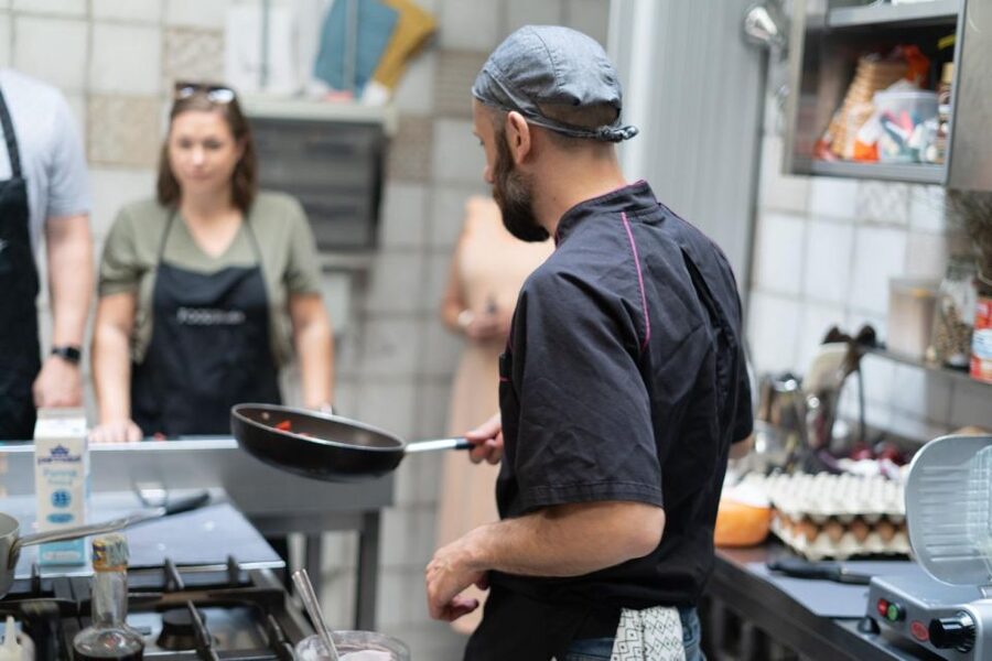 Neighborhood shopping & Homemade Pasta ! - Timing, booking, and the small details that matter