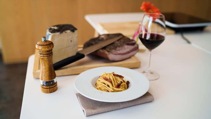Olbia: cooking class on real pasta carbonara - Meeting the chef and starting the class