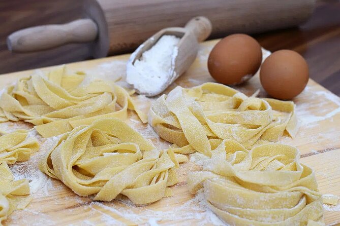 Pasta and Pizza Master Class with Pick Up in Sorrento - Sitting down to eat the food you made