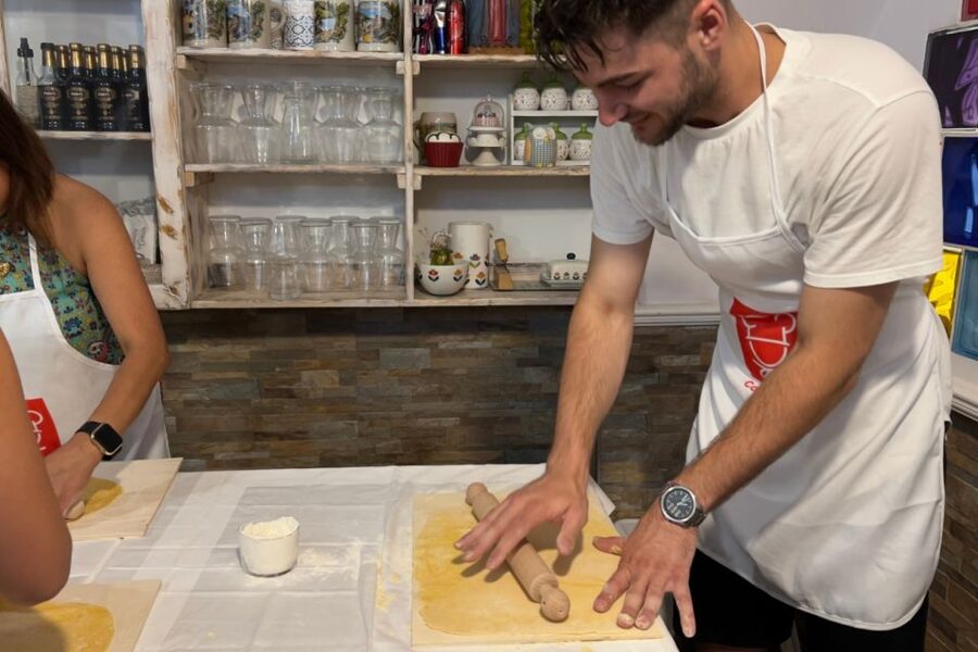 Pasta and tiramisù Cooking class with Wine at Piazza Navona - Should you book the Piazza Navona pasta class?