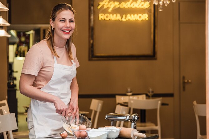 Pasta and Tiramisu Making Class at the Trevi Fountain - What the small-group format adds