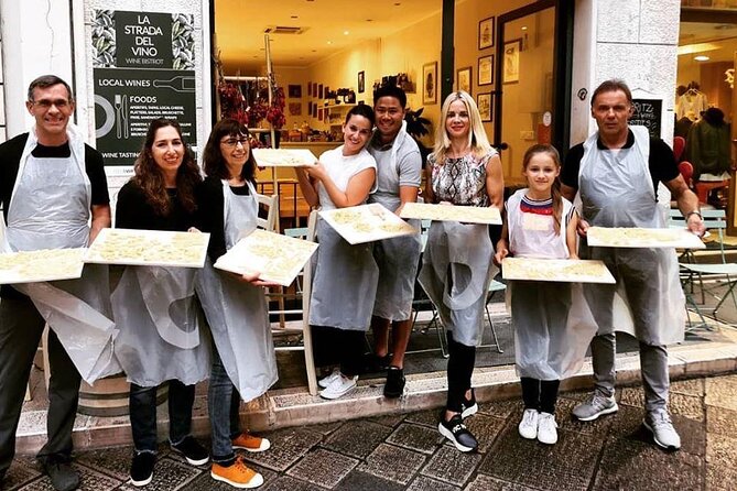 Pasta Class and wine tasting in Lecce - Tasting Puglian wines at the table