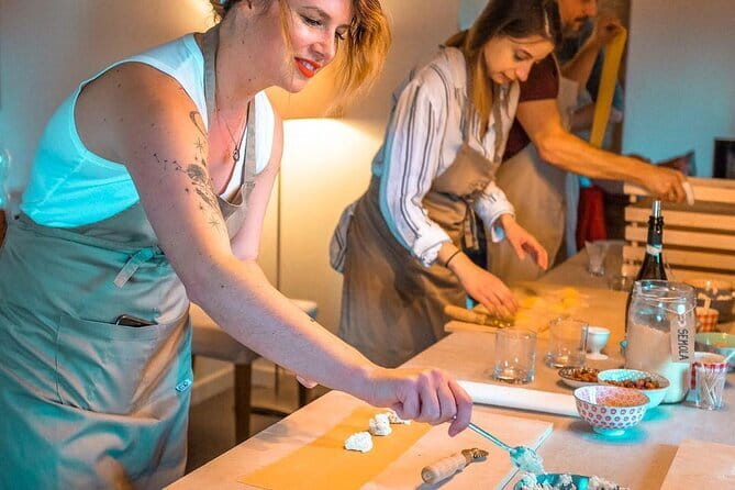 Pasta Cooking class in the countryside - Meeting Luca and Lorenzo in their hillside home