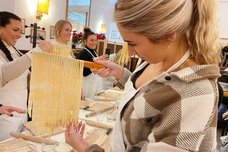 Pasta Cooking Class with Pesto Sauce Making in Rome Center - A cooking class with a view of Piazza Navona