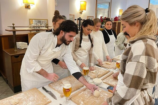 Pasta Cooking Class with Pesto Sauce Making in Rome City Center - Getting there and planning the evening