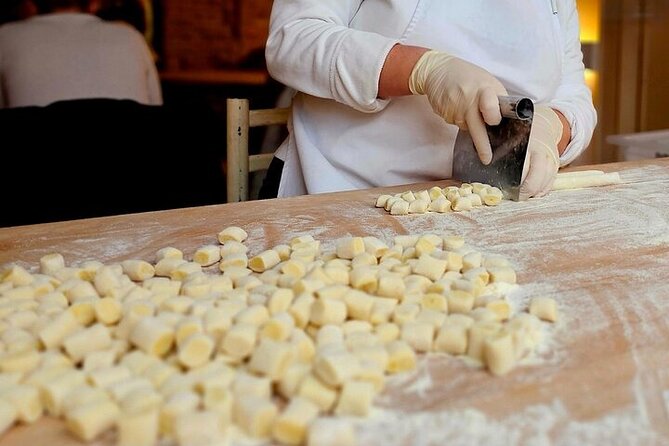 Pasta Fettuccine, Ravioli and Tiramisu Cooking Class in Florence - Arriving at Borgo la Croce at 3:15 pm