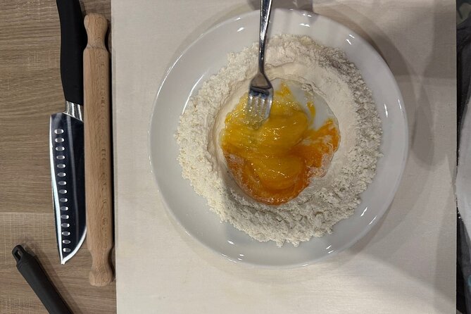 Pasta Fettuccine, Ravioli and Tiramisu Cooking Class in Florence - Rolling pasta dough for fettuccine
