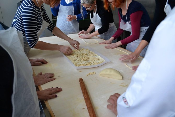 Pasta Fresca in Valdichiana Senese - Making Tuscan pasta from flour and water