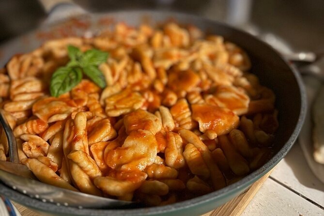 Pasta lesson with extra virgin olive oil tasting - Why the farm setting adds value