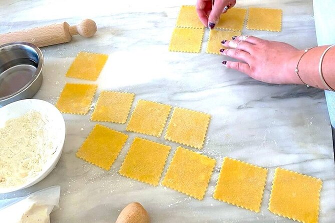 Pastamania - Florence Pasta Making Class - From work table to shared dinner