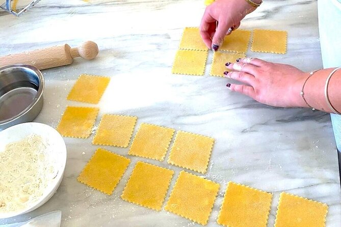 Pastamania in Rome - Making ravioli and tortelli with the group