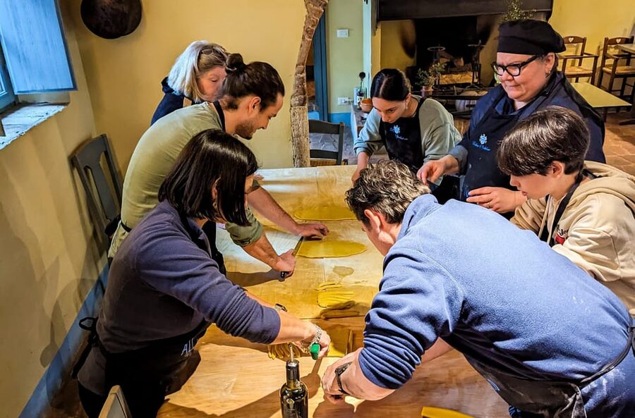 Pienza: Tuscan Cooking Class of Homemade Pastas and Cantucci - Timing, arrival, and useful planning advice