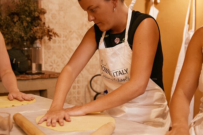Premium Pasta and Gelato Cooking Class in Florence - What the gelato portion really includes