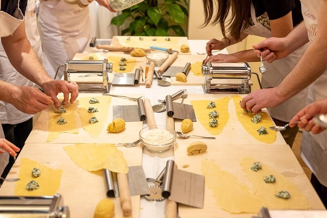 Private pasta-making class at a Cesarina's home with tasting in Arezzo - A pasta lesson inside an Arezzo home