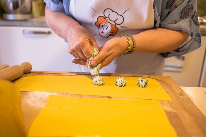 Private pasta-making class at a Cesarina's home with tasting in Parma - Meeting Christina and Enzo at home