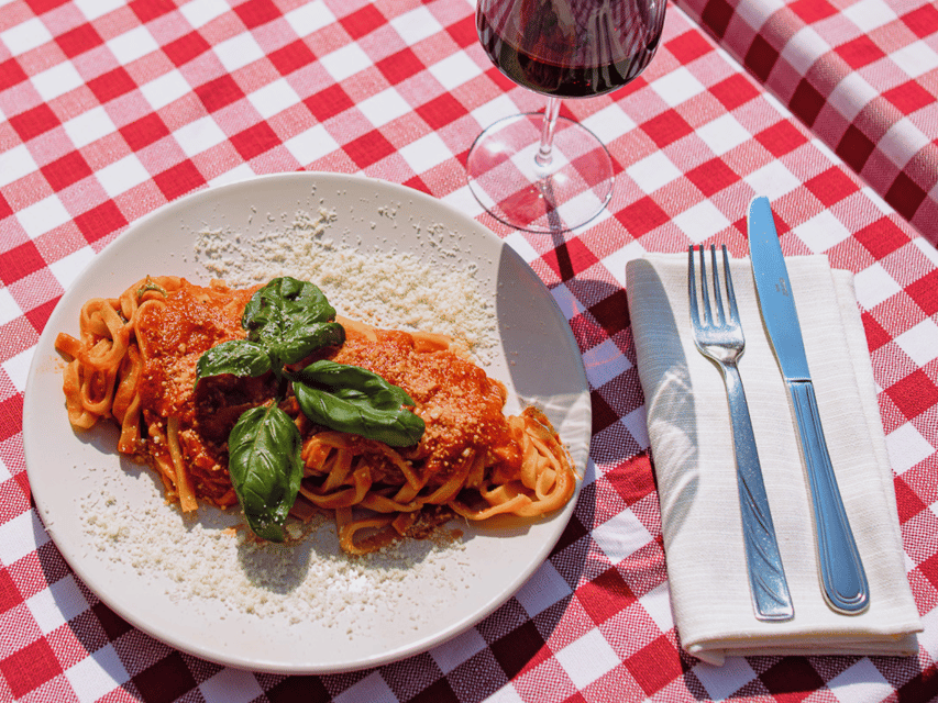 Rome: Fettuccine Pasta Cooking Class in Rome's City Center - Arriving at Ristorante Tucci