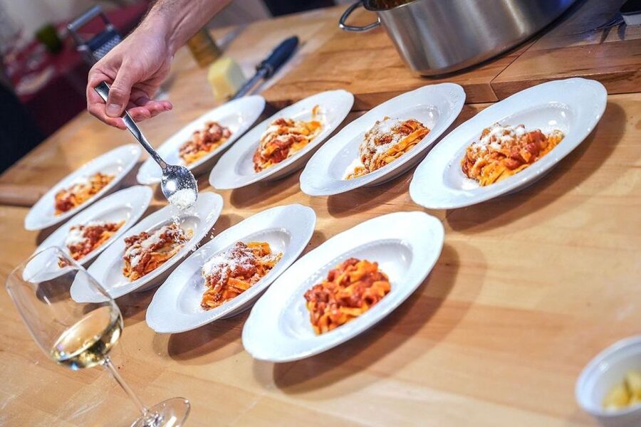 Rome: Fresh Pasta-Making Class with Italian Chef and Wine - The teaching style and language question