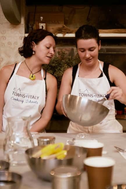 Rome: Hands-On Pasta and Gelato Class in the City Center - Making pasta beside Piazza Venezia