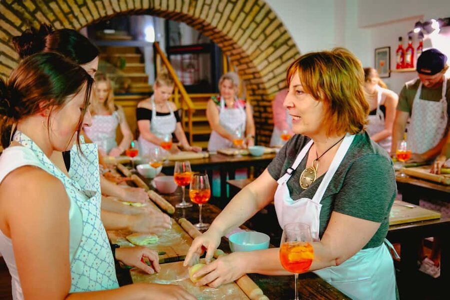 Rome: Make Pasta & Mix 3 Italian Spritz Near the Colosseum - Your first drink: making an Aperol spritz