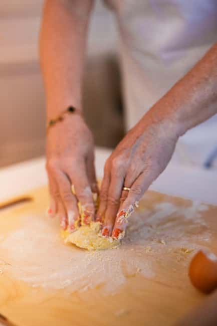 Rome: pasta and tiramisu cooking class in the city center - From kitchen table to shared meal