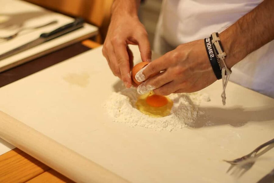 Rome: Pasta and tiramisu perfection class w/wine & dessert - Starting with Prosecco and the Italian Table