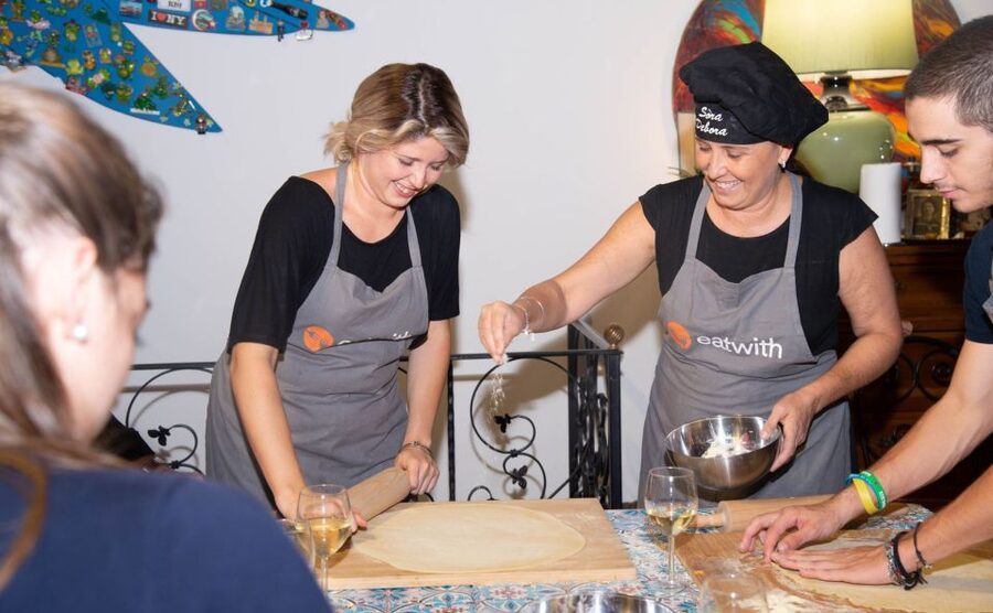 Rome: Pasta and Tiramisu Shared Cooking Class with Wine - A Roman cooking evening at Gianicolo Hill